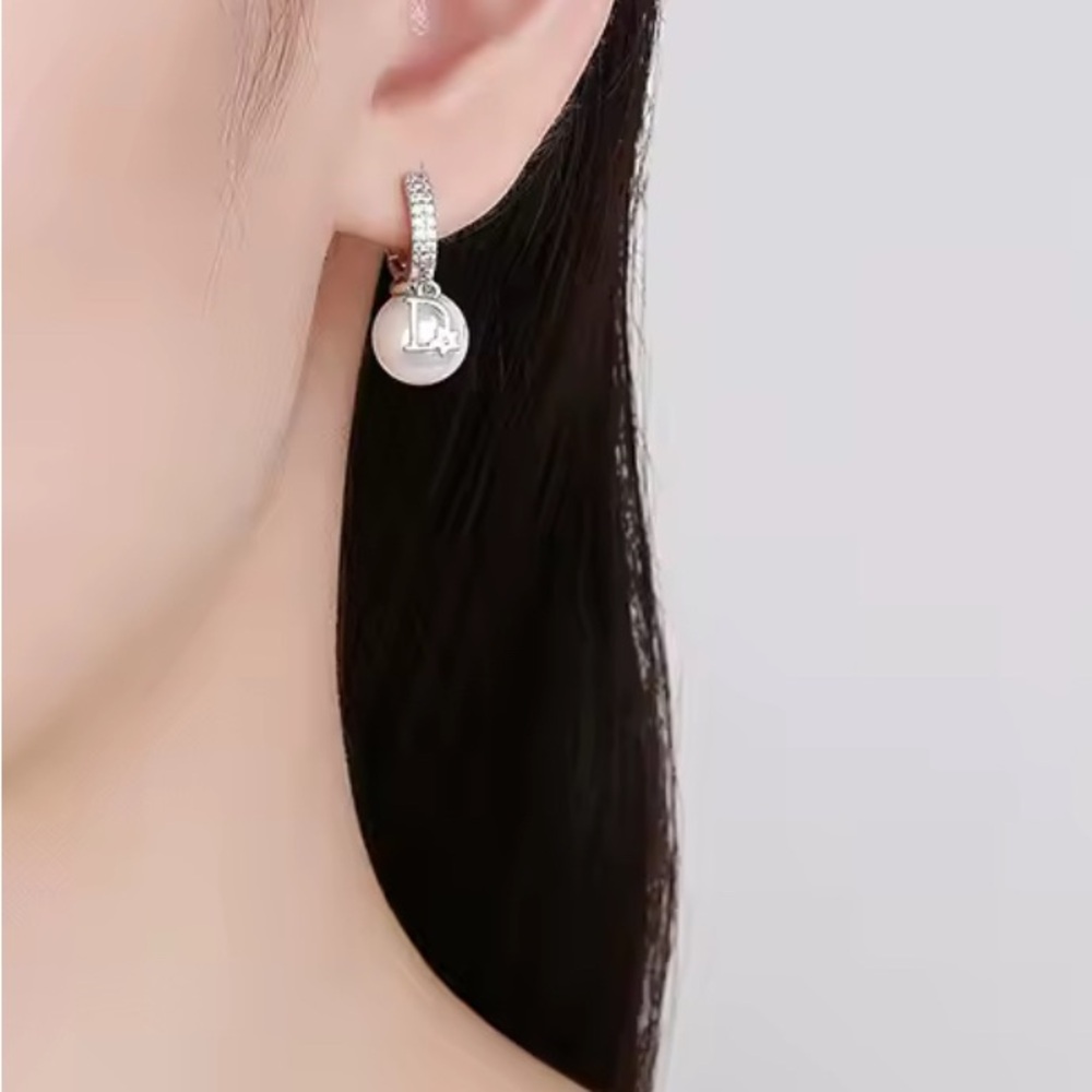 Elegant Silver and White Drop Earrings - Picture 2 of 2